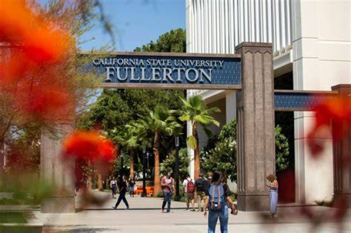 How many students does Cal State Fullerton have?